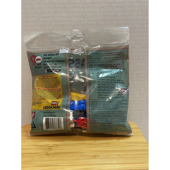 LEGO Classic: 90 Years of Cars 30510 Yellow Surfer Van 71 pcs - Picture 2 of 4